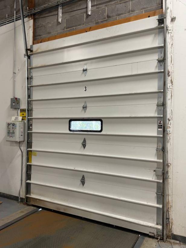Medical device warehouse in Cleveland, USA: interior dock doors and controls